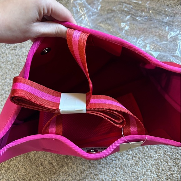 NWT SUMMERSALT Neoprene Beach Tote in Pink/Red Pool Party Travel Pink Preppy NEW - Picture 5 of 10